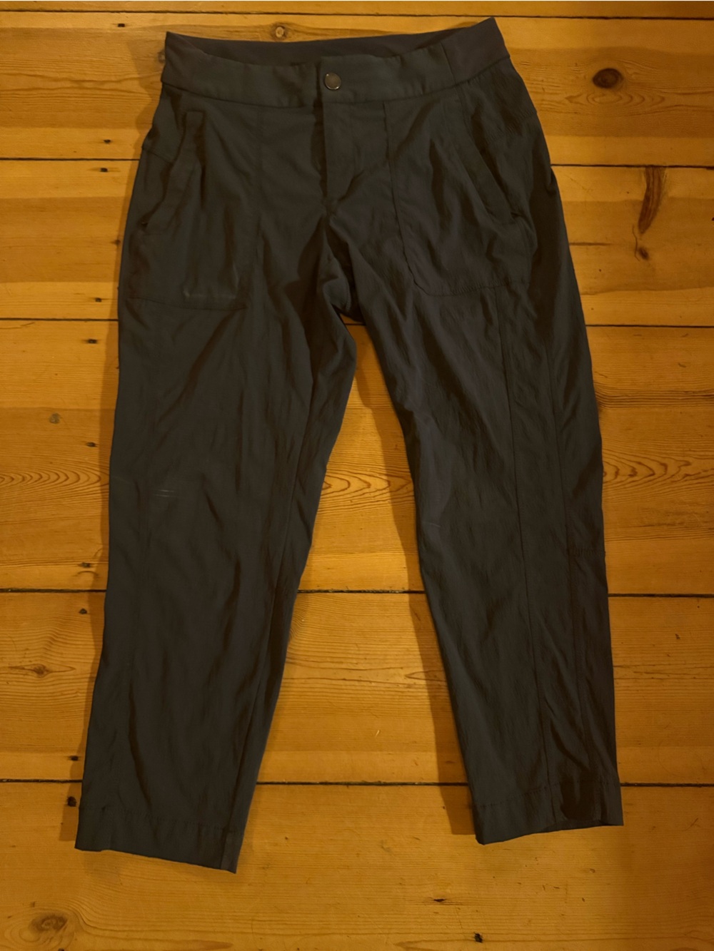 Athleta Women’s  Dark Charcoal capris